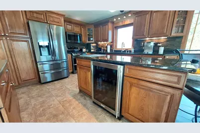 8404 S 68th St, Franklin, WI 53132 - Photo 4