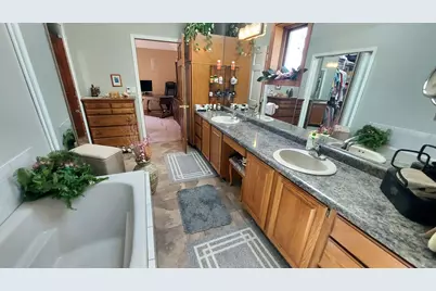 8404 S 68th St, Franklin, WI 53132 - Photo 26