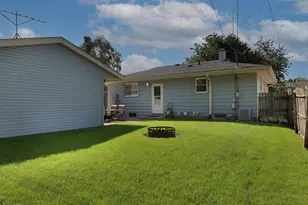 4900 Ridgeway Ave, Racine, WI 53406 - Photo 6