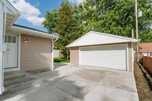 222 N 111th St, Wauwatosa, WI 53226 - Photo 34