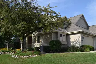 N21W24130 Garden Cir, Pewaukee, WI 53072 - Photo 2