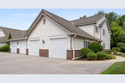 542  Pewaukee Rd #H, Pewaukee, WI 53072 - Photo 2
