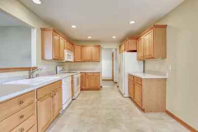 W241N5730  Birchwood Ln, Sussex, WI 53089 - Photo 8