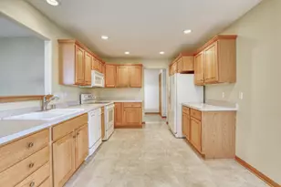 W241N5730 Birchwood Ln, Sussex, WI 53089 - Photo 8