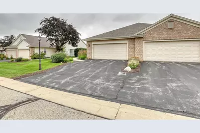 W241N5730  Birchwood Ln, Sussex, WI 53089 - Photo 4