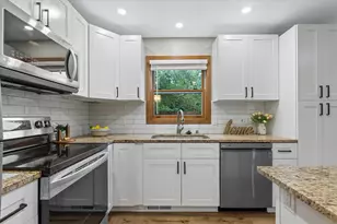 635 W Briarknoll Ct, Saukville, WI 53080 - Photo 8