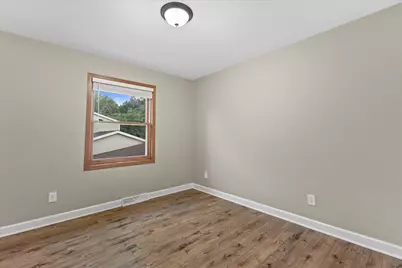 635 W Briarknoll Ct -637 Ct, Saukville, WI 53080 - Photo 18