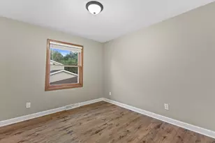 635 W Briarknoll Ct, Saukville, WI 53080 - Photo 18
