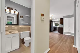 228 W Brentwood Ln, Glendale, WI 53217 - Photo 10