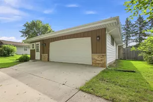 W157N10840 Catskill Ln, Germantown, WI 53022 - Photo 2
