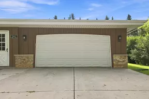 W157N10840 Catskill Ln, Germantown, WI 53022 - Photo 4