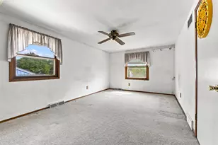 928 S 111th Pl, West Allis, WI 53214 - Photo 24