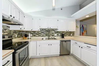 17364 W Lincoln Ave, New Berlin, WI 53146 - Photo 8