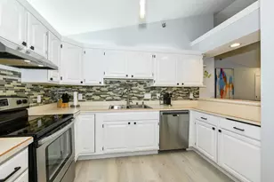 17364 W Lincoln Ave, New Berlin, WI 53146 - Photo 8