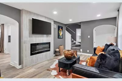 9251 W Swan Cir, Milwaukee, WI 53225 - Photo 8