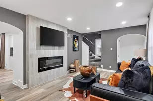 9251 W Swan Cir, Milwaukee, WI 53225 - Photo 8