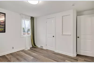9251 W Swan Cir, Milwaukee, WI 53225 - Photo 24