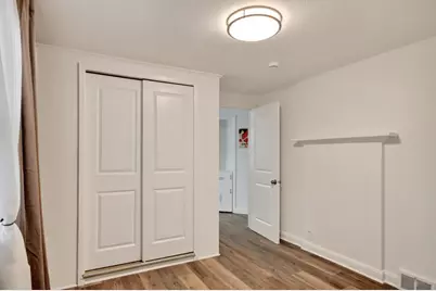 9251 W Swan Cir, Milwaukee, WI 53225 - Photo 28