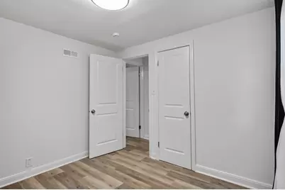 9251 W Swan Cir, Milwaukee, WI 53225 - Photo 22