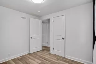 9251 W Swan Cir, Milwaukee, WI 53225 - Photo 22