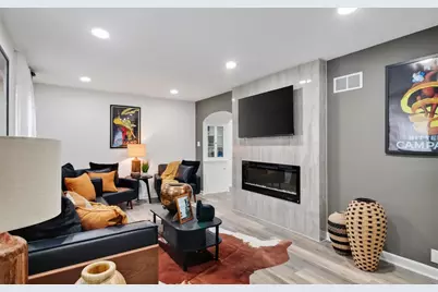 9251 W Swan Cir, Milwaukee, WI 53225 - Photo 6