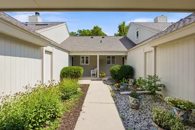10042 N Holmes Ct, Mequon, WI 53092 - Photo 36