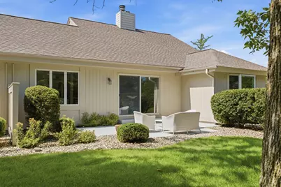10042 N Holmes Ct, Mequon, WI 53092 - Photo 38