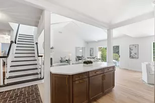 10042 N Holmes Ct, Mequon, WI 53092 - Photo 6