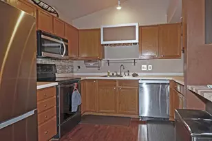 1011 Guthrie Rd, Waukesha, WI 53186 - Photo 8