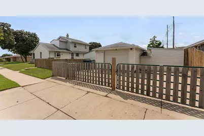 8302 W Courtland Ave, Milwaukee, WI 53218 - Photo 18