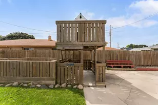 8302 W Courtland Ave, Milwaukee, WI 53218 - Photo 16