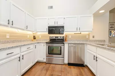 1061  Quinlan Dr #F, Pewaukee, WI 53072 - Photo 20