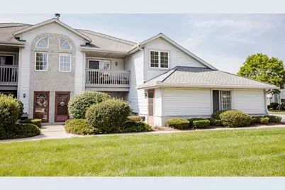 1061  Quinlan Dr #F, Pewaukee, WI 53072 - Photo 1