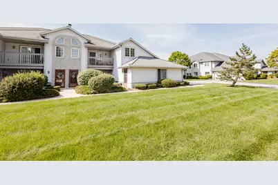 1061  Quinlan Dr #F, Pewaukee, WI 53072 - Photo 4