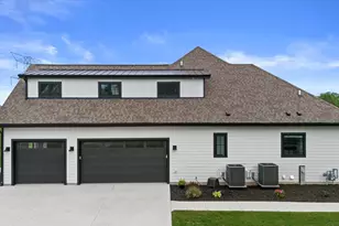 N57W19691 Holly Ct, Menomonee Falls, WI 53051 - Photo 52
