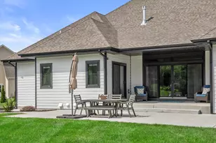 N57W19691 Holly Ct, Menomonee Falls, WI 53051 - Photo 2