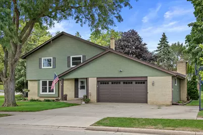 148  Beth Ct, Burlington, WI 53105 - Photo 1