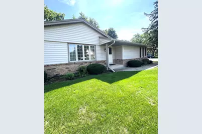5527 N Meadows Dr, Racine, WI 53402 - Photo 4