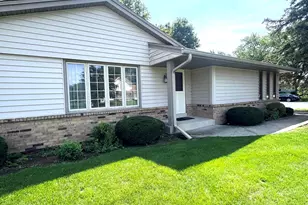 5527 N Meadows Dr, Racine, WI 53402 - Photo 4