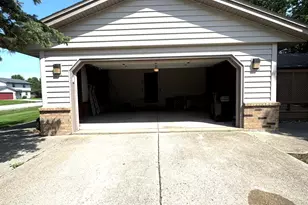 5527 N Meadows Dr, Racine, WI 53402 - Photo 6