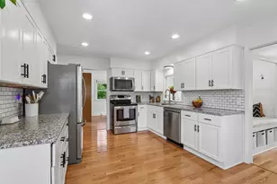 7815 N Chadwick Ct, Glendale, WI 53217 - Photo 14
