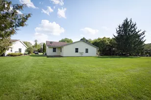 1334 Honeysuckle Rd, Hartford, WI 53027 - Photo 20