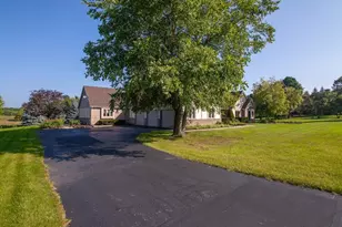 N27W30818 Golf Hills Dr, Delafield, WI 53072 - Photo 28