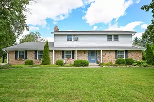 S40W22816 Sommers Hills Dr, Waukesha, WI 53189 - Photo 1