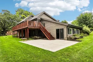 W333S221 Glen Oaks Dr, Delafield, WI 53018 - Photo 8