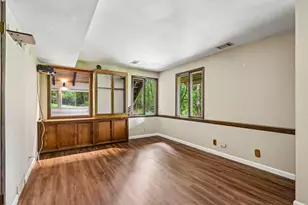 W333S221 Glen Oaks Dr, Delafield, WI 53018 - Photo 32