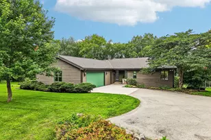 W333S221 Glen Oaks Dr, Delafield, WI 53018 - Photo 4