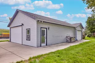 113 N 121st St, Wauwatosa, WI 53226 - Photo 6
