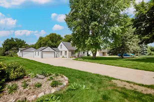 113 N 121st St, Wauwatosa, WI 53226 - Photo 4