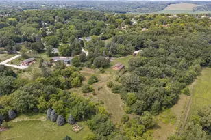 S29W29210 Wayne Keith Cir, Genesee, WI 53188 - Photo 2